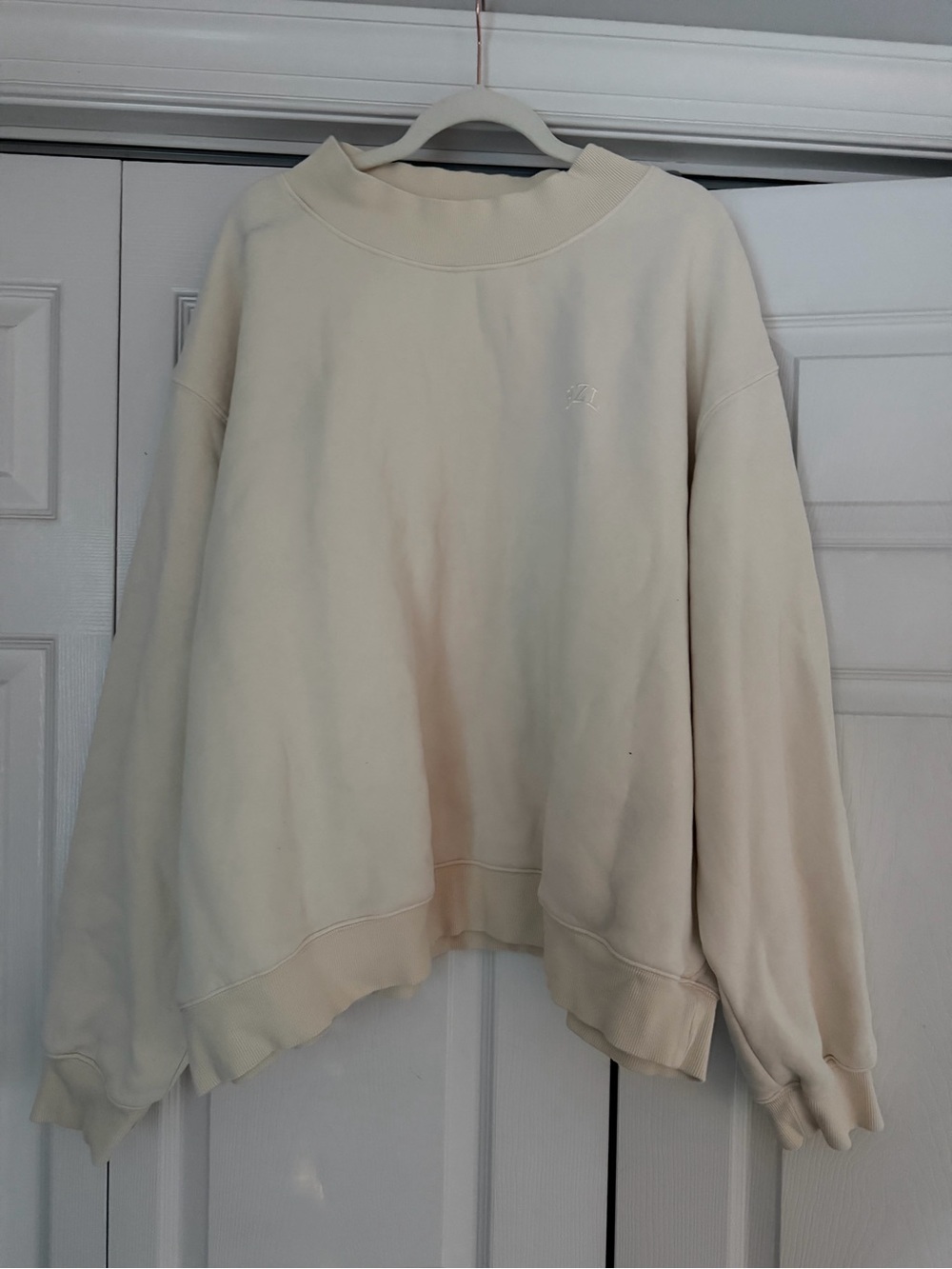 Relaxed Cream Crewneck Sweatshirt